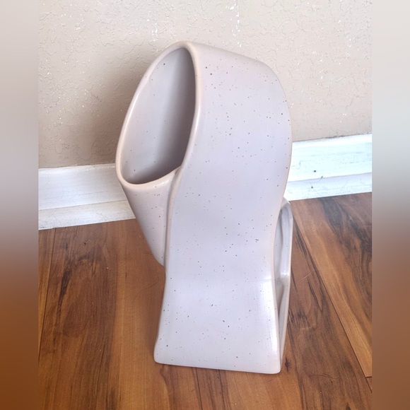 New threshold McGee ceramic twisted sculpture beige light brown speckled - Picture 3 of 4